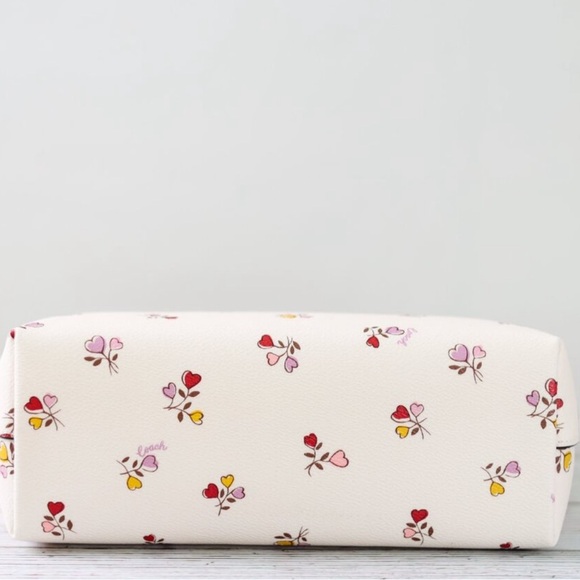 NWT Coach  Fiona Zip Tote Bag With Heart Print In Gold/Chalk Multi *sealed* - Picture 4 of 7